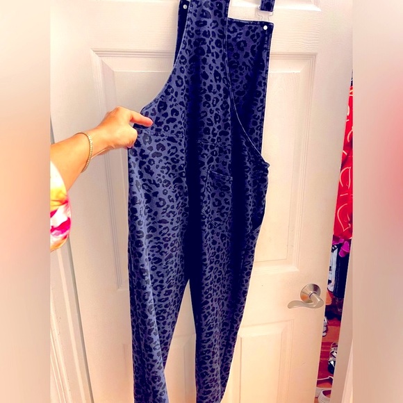 Z supply Mureile Navy Blue Leopard Print knit Overalls in medium - Picture 10 of 12